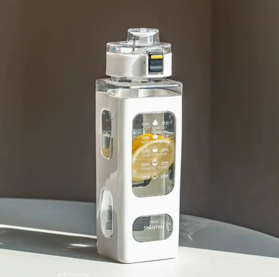 700ml White Sports Water Bottle – Portable & Durable for Outdoor & Cycling